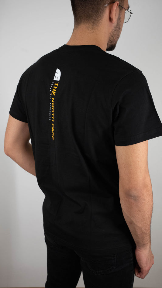 The North Face Crna Majica sa Vertical Printom na Leđima