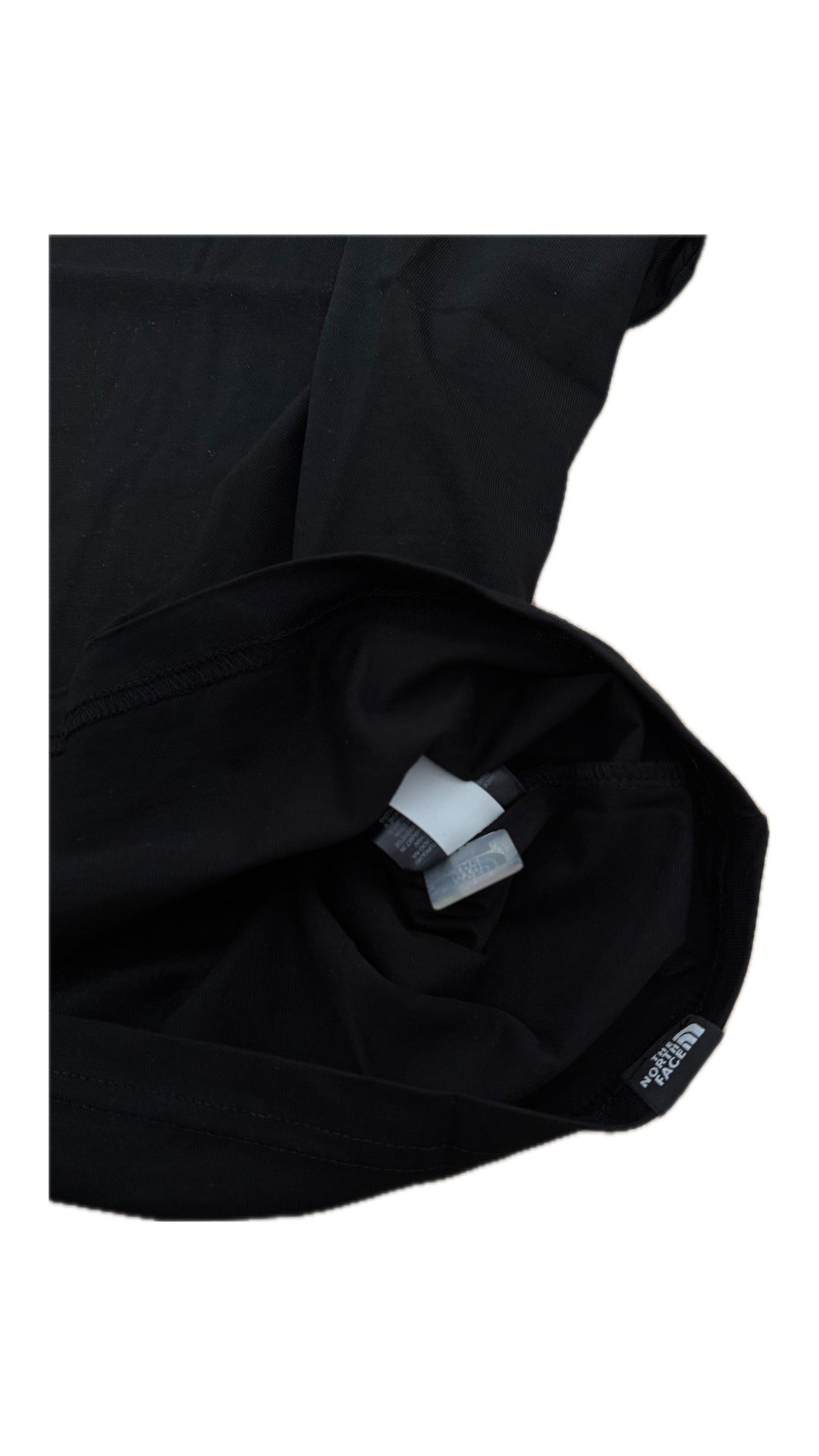 The North Face Crna Majica sa Vertikalnim Tekstom na Leđima