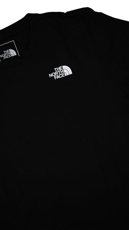 The North Face Crna Majica sa Never Stop Exploring Printom na Leđima