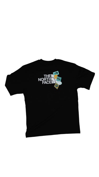 The North Face Crna Majica sa 'Expedition Stickers' Printom na Leđima
